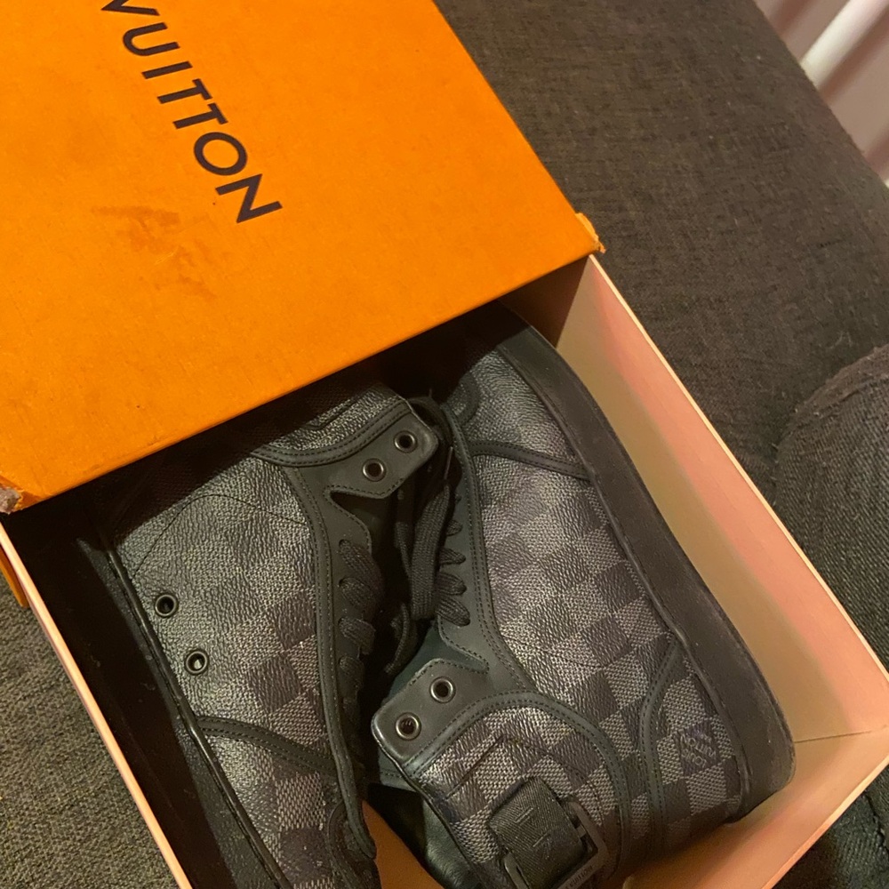 Louis Vuitton Rivoli Damier - Black - Picture 10 of 11